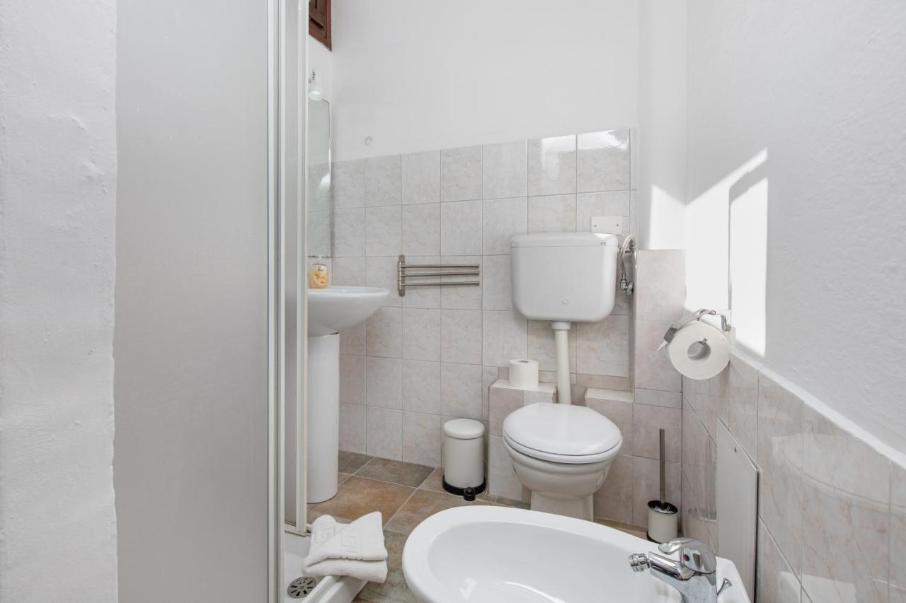 Assaje Guestroom