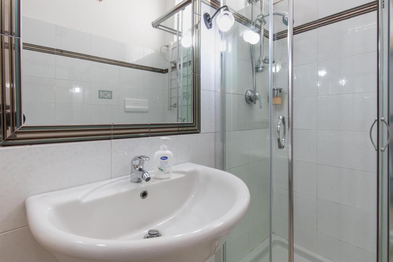 Assaje Guestroom *